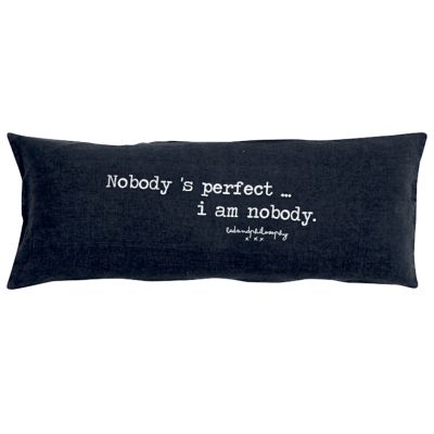 COUSSIN SMOOTHIE CHARBON « NOBODY IS PERFECT … I’M NOBODY »